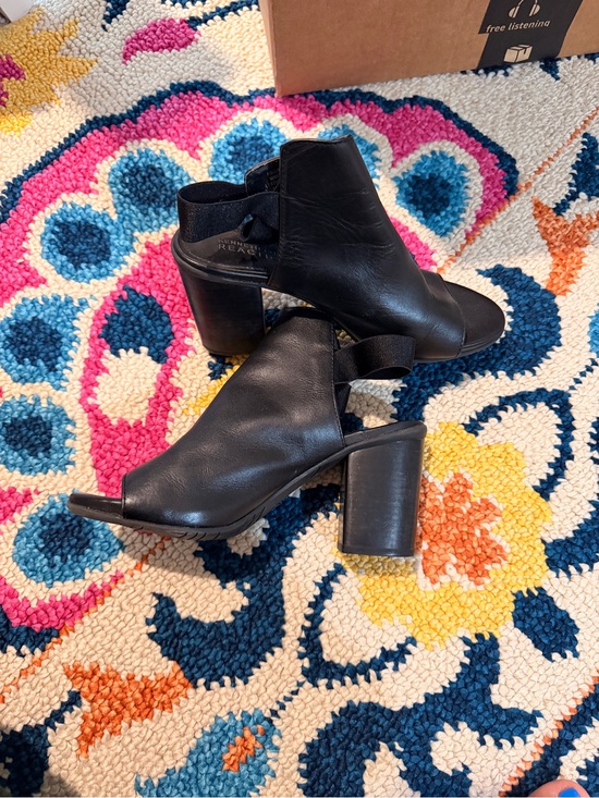 Kenneth Cole Reaction Shoes - Kenneth Cole Reaction Black Peep-Toe Block Heel Sandals